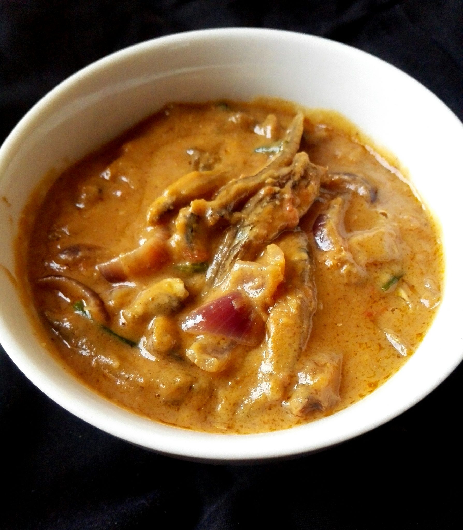 Read more about the article How to Cook Mpulungu Kapenta with Groundnuts